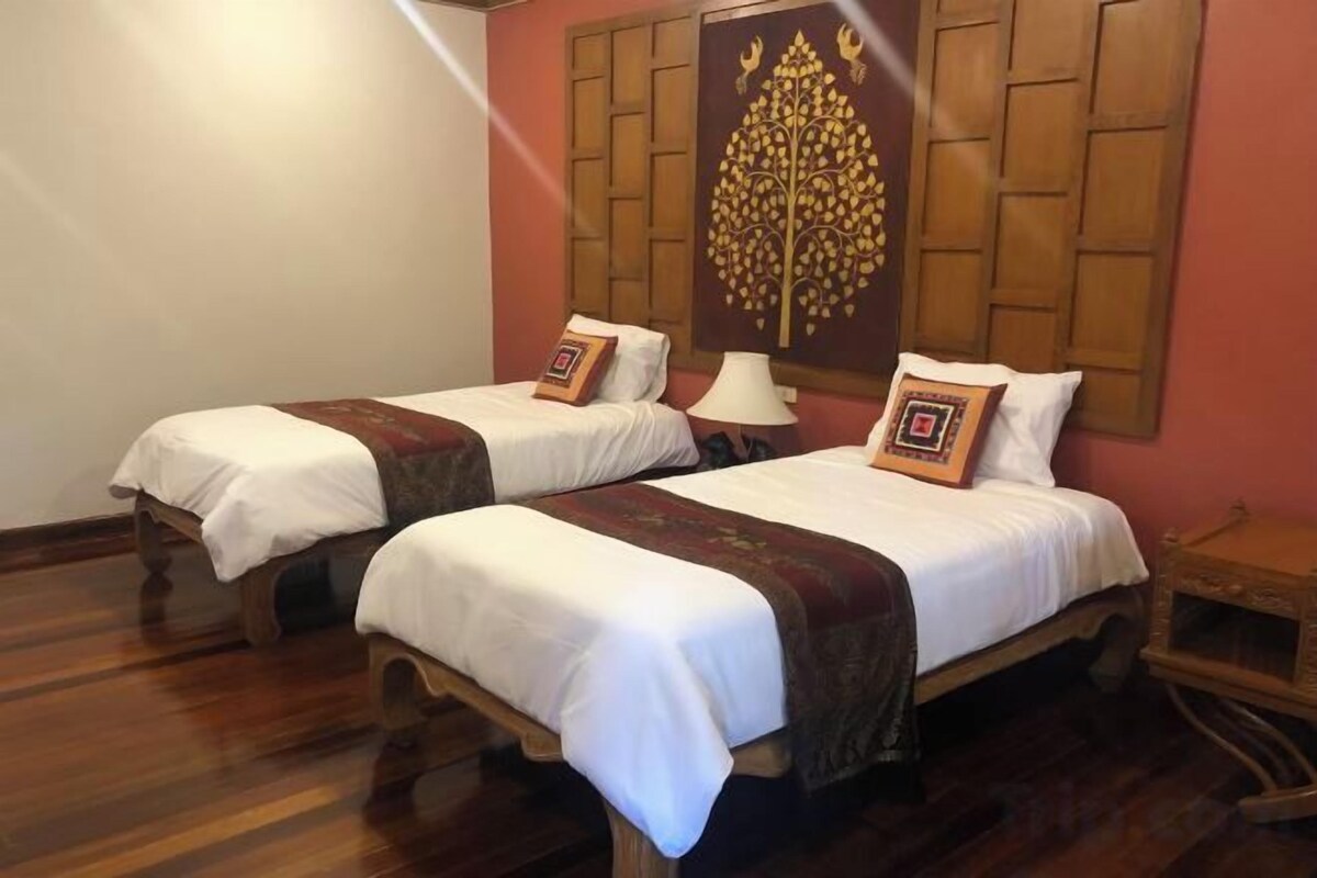 Blackout drapes, WiFi (free), bed sheets