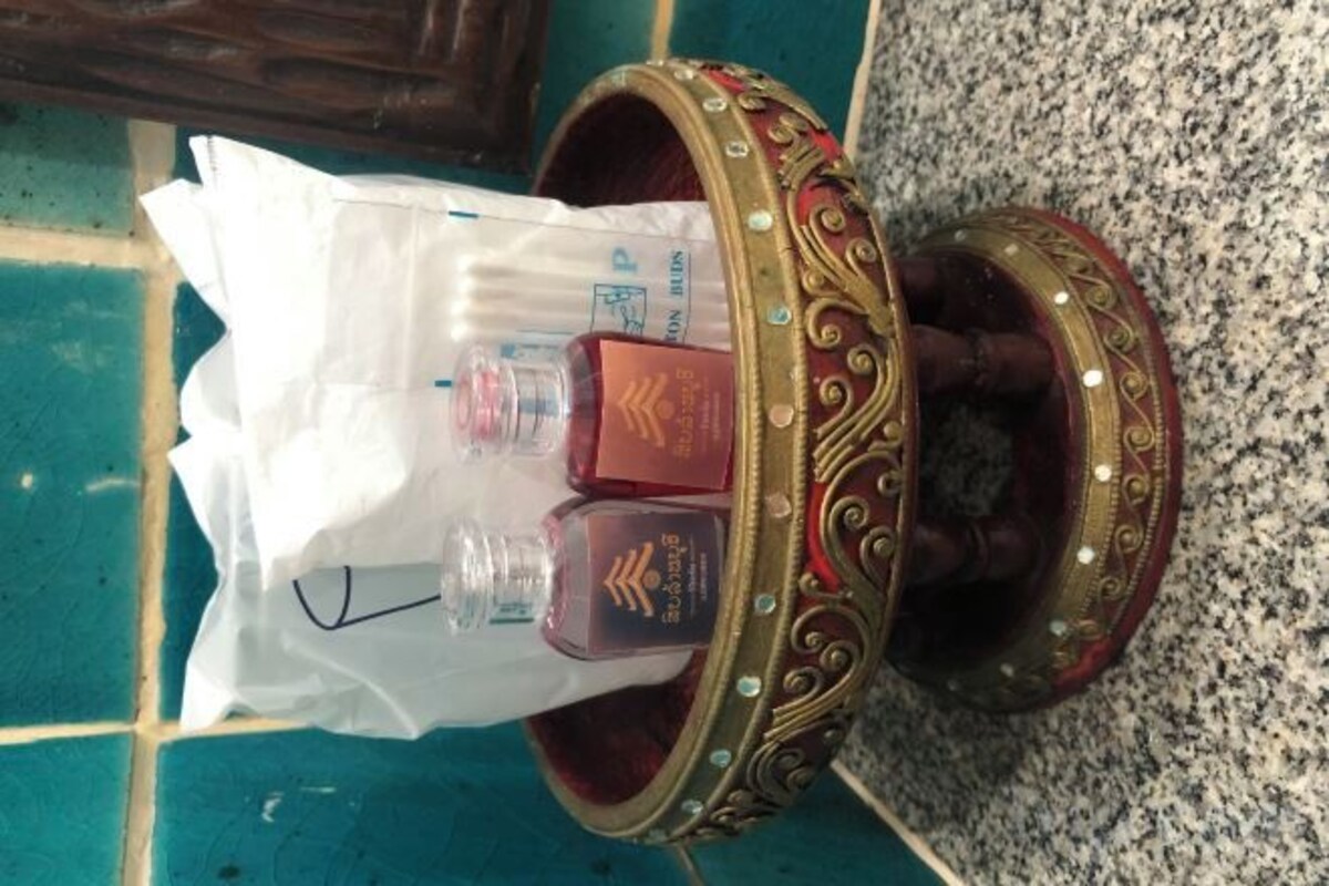 Bathroom amenities | Free toiletries, slippers, towels