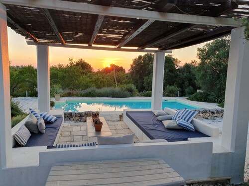 Wunderschöner Trullo mit Pool, A/C, auf einem HĂŒgel im Mandel- & Olivenhain