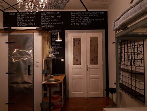Apartment (Kling Klang)