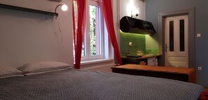 Apartment (Veranda) | In-room safe, desk, iron/ironing board, free WiFi - Villa Coola (Ljubljana)