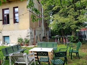 Outdoor dining - Villa Coola (Ljubljana)