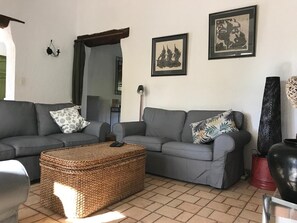 Smart TV, fireplace, DVD player, books - Secluded 5* rated villa with private heated pool and full air conditioning (Flayosc)