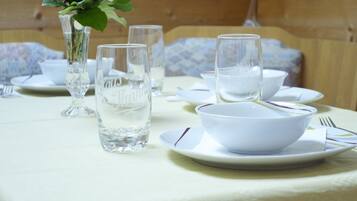 Apartment (ALPENROSE) | Individually decorated, individually furnished, desk, blackout drapes