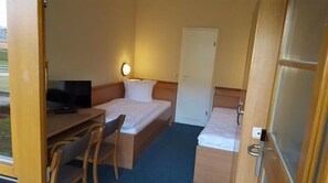 Quarto duplo básico, vista para o lago | Escrivaninha, cortinas blackout, Wi-Fi de cortesia, roupa de cama