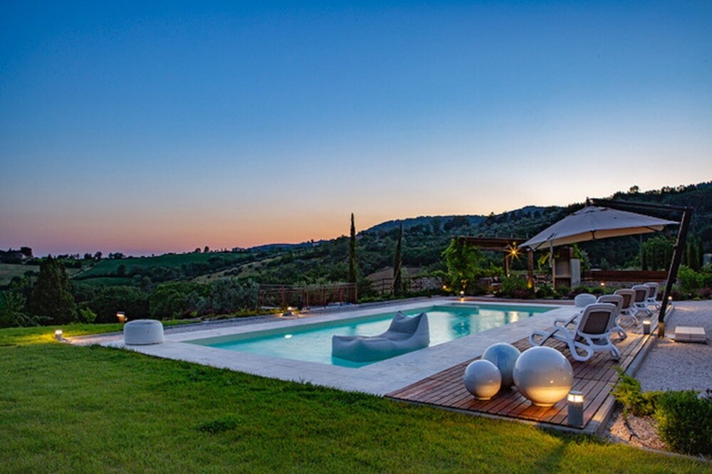 Villa with panoramic pool in Assisi