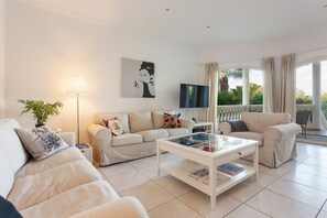 Televisie en een open haard