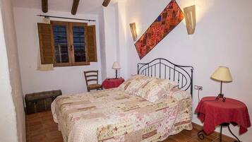 1 dormitorio, tabla de planchar con plancha, wifi gratis y ropa de cama