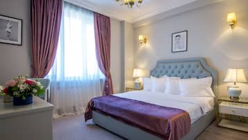Deluxe Double Room, 1 King Bed | Minibar, in-room safe, individually decorated, individually furnished