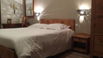Chambre Double, terrasse, vue canal