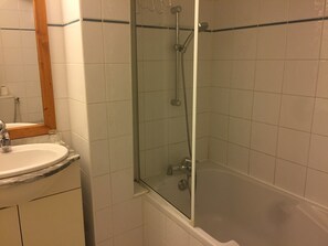 Free toiletries, hair dryer, towels - Auberge du Lyonnais (Annecy)