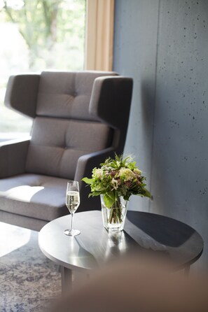 Coin salon dans le hall