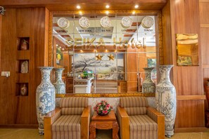 Lobby sitting area - Seika Hotel (Ho Chi Minh City)