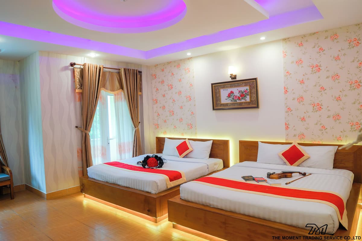 Deluxe Quadruple Room, Balcony | Desk, soundproofing, iron/ironing board, free WiFi