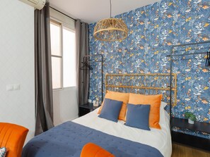 Tabla de planchar con plancha, Internet, ropa de cama