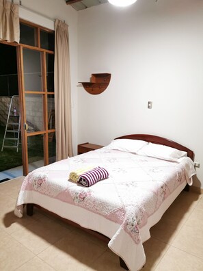 3 makuuhuonetta, ylelliset vuodevaatteet, untuvapeitot