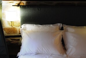 6 camere, una scrivania, insonorizzazione