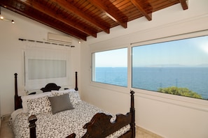 3 habitaciones, tabla de planchar con plancha, wifi y ropa de cama