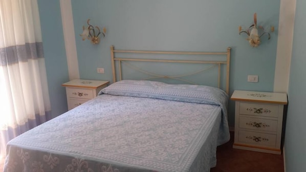 Phòng đôi Deluxe, 1 giường cỡ queen, không hút thuốc | Bàn, truy cập Internet không dây miễn phí, bộ trải giường