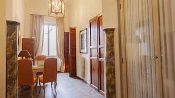 Daily continental breakfast (EUR 15 per person)