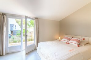 3 bedrooms, iron/ironing board, travel cot, free WiFi - 5* beach house with Spa, Noirmoutier (La Guérinière)