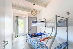 3 bedrooms, iron/ironing board, travel crib, free WiFi - Vacation home with Spa 50 m from the beach, Noirmoutier (La Guérinière)