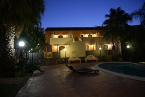Exterior - Mascali: House / Villa - Mascali (Mascali)