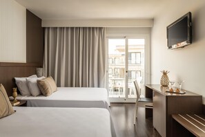 Desk, WiFi, bed sheets - ALEGRIA Mariner - Adults Only (Lloret de Mar)