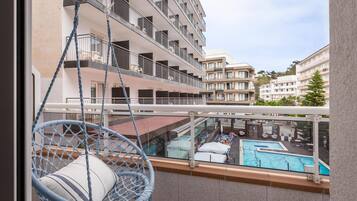 Escritorio, wifi y ropa de cama