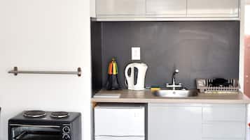 Standard Suite, 1 King Bed with Sofa bed, Non Smoking, Sea View | Private kitchen | Fridge, stovetop, cookware/dishes/utensils, dining tables