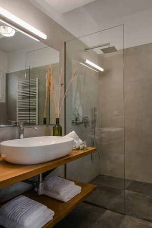 Hair dryer, towels, soap, shampoo - Villa Voltera Lixouri Kefalonia (Argostoli Kefalonia)