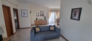 Smart TV, DVD player, stereo