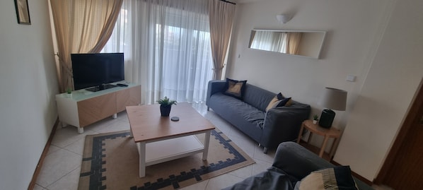 Smart TV, DVD player, stereo