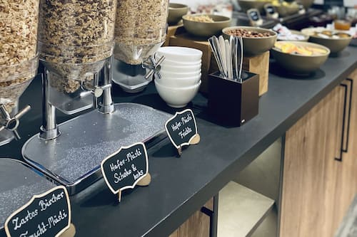 Buffet déjeuner servi tous les jours en supplément