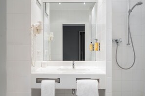 Kostenlose Toilettenartikel, Haartrockner, Handtücher, Seife