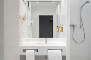 Kostenlose Toilettenartikel, Haartrockner, Handtücher, Seife