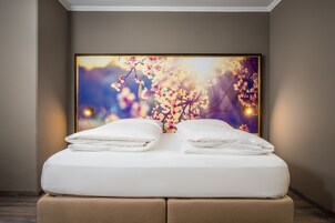 주니어 스위트, 킹사이즈침대 1개 및 소파베드, 마당 전망 | 고급 침구, 오리/거위털 이불, 필로우탑 침대, 미니바