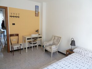 Double Room | Desk, rollaway beds, free WiFi, bed sheets - Rabadan Bed and Breakfast (Turin)