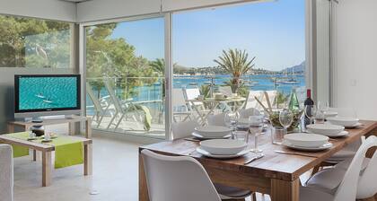 Apartment Roqueta Beautiful Seafront 2nd floor apartment