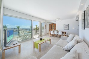 TV - Apartment Roqueta Beautiful Seafront 2nd floor apartment (Puerto Pollensa)
