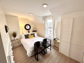 Penthouse Budget Double Room, External Private Bathroom | Iron/ironing board, free WiFi, bed sheets