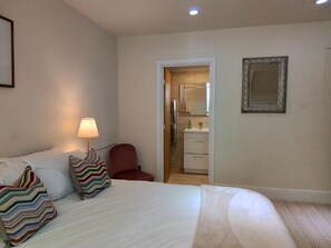 Iron/ironing board, free WiFi, bed sheets - Holland House (Wallasey)