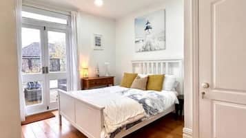 Balcony Double Room | 1 bedroom, iron/ironing board, free WiFi, bed sheets
