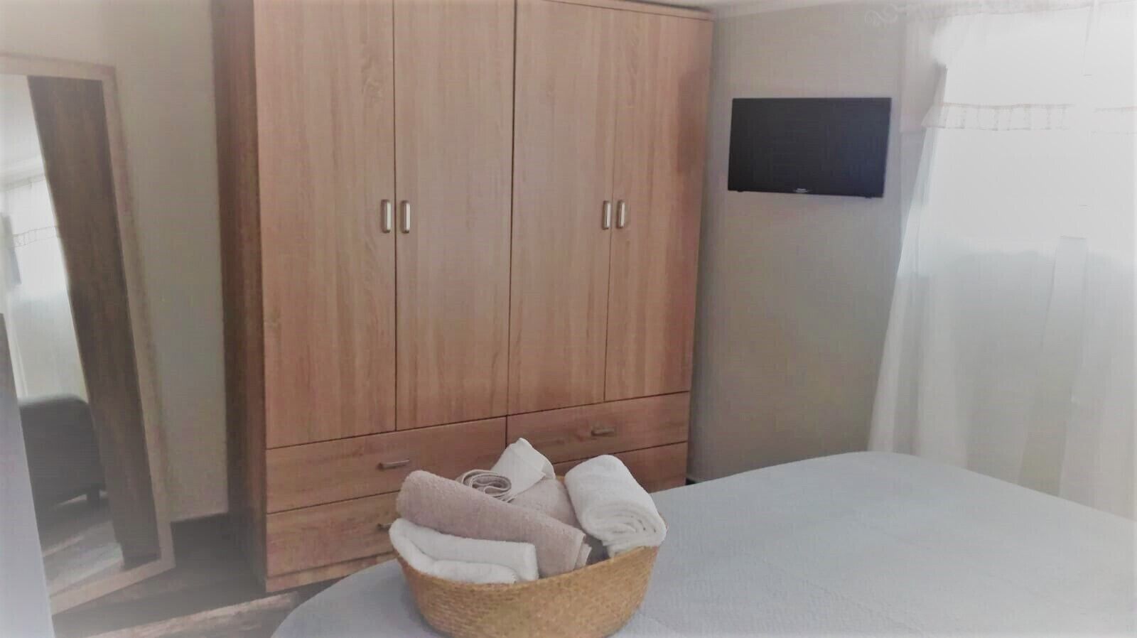1 bedroom, in-room safe, WiFi, bed sheets