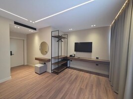 Suite Deluxe, balcón, vistas al mar | Armario