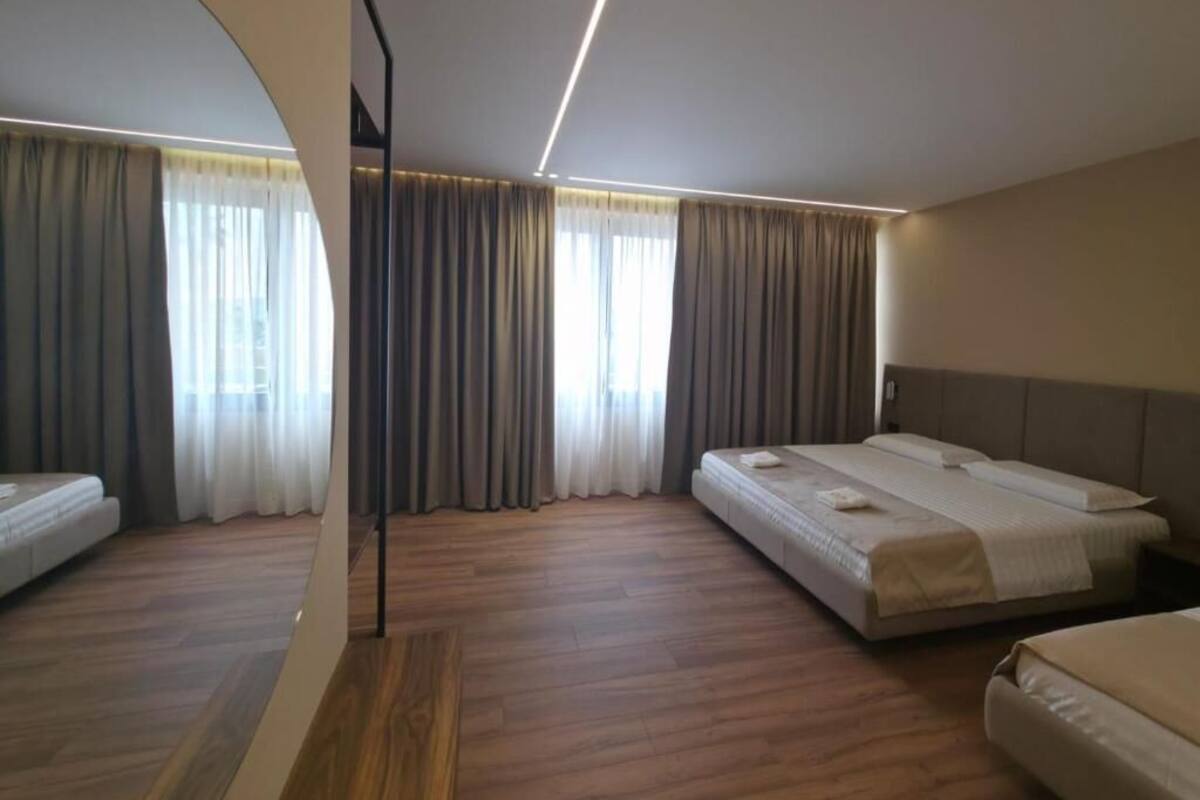 豪華套房, 陽台, 海景 | 高級寢具、迷你吧、客房內保險箱、書桌