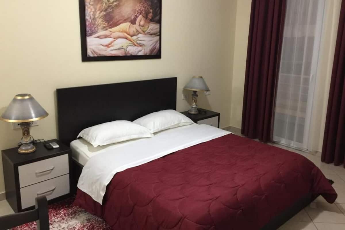 Ropa de cama de alta calidad y minibar