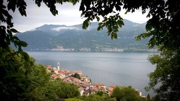 Departamento Confort, baño en la habitación, vista al lago (Costa ) | Imagen general