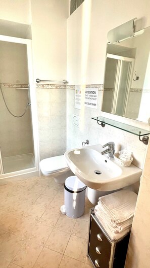 Panoraamasviitti, kylpyhuone makuuhuoneen yhteydessä, järvinäköala (Red ) | Kylpyhuone