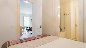 2 quartos, ferros/tábuas de passar roupa, Wi-Fi, roupa de cama